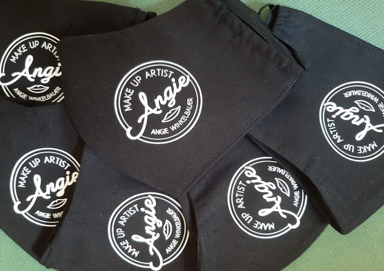 Nasen/Mundschutz in Gras